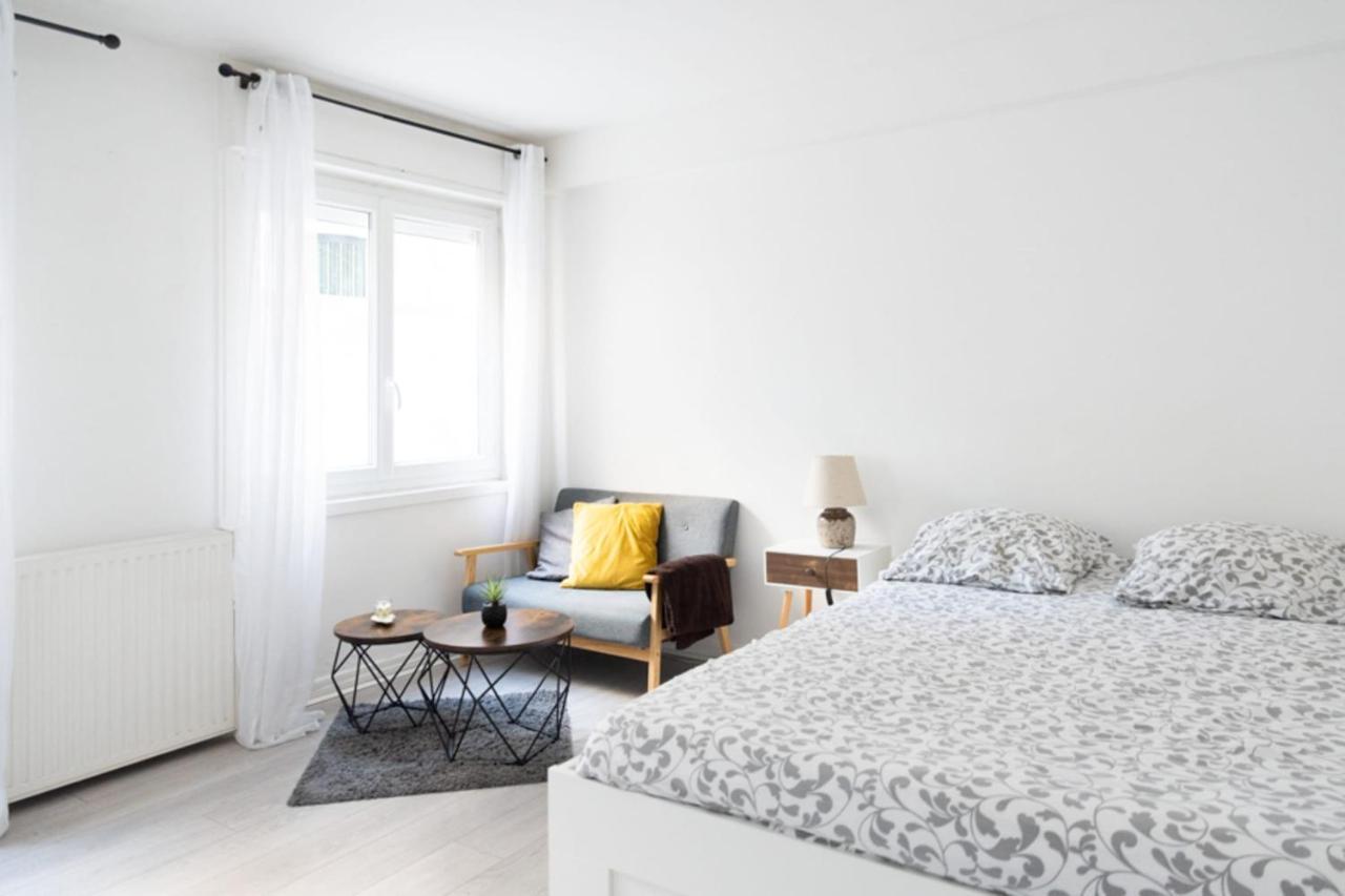 Spacious Studio In The Center Of Montmartre Parijs Buitenkant foto