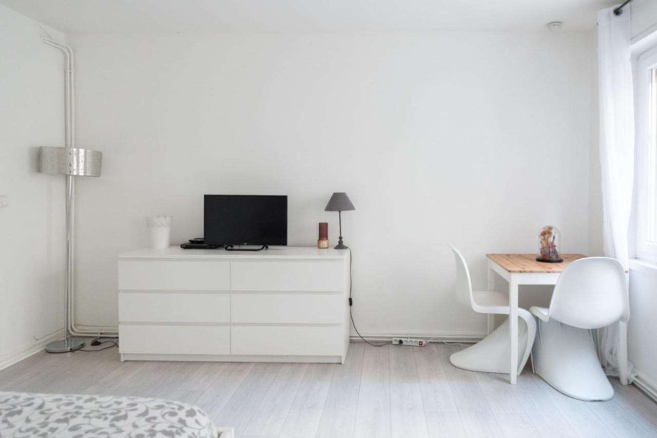 Spacious Studio In The Center Of Montmartre Parijs Buitenkant foto